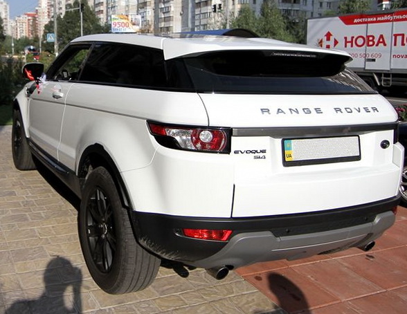 Внедорожник Range Rover Evoque Coupe заказать белый джип на свадьбу