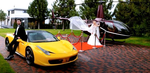 Спорткар Ferrari 458 Italia Daytona желтый прокат аренда в Киеве