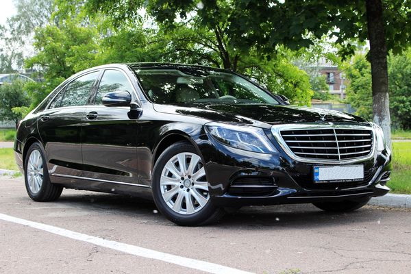 Mercedes W222S500 черный заказать на свадьбу