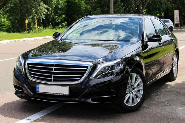 Mercedes W222S500 черный заказать на свадьбу