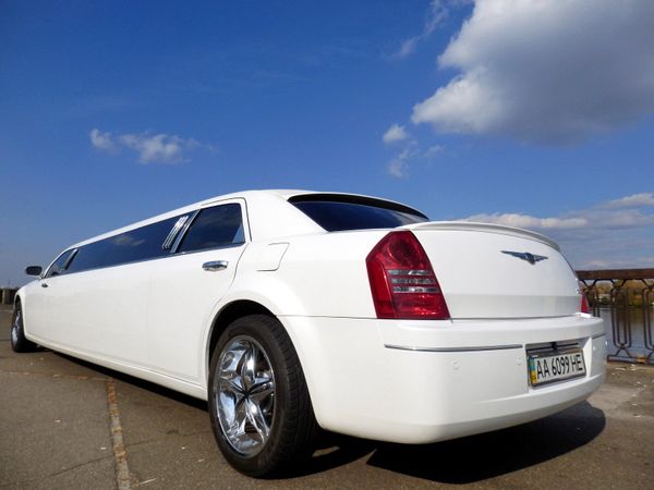 Chrysler 300c Bentley Style прокат аренда