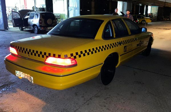 Chevrolet Caprice аренда авто желтое такси  на съемки в Киеве