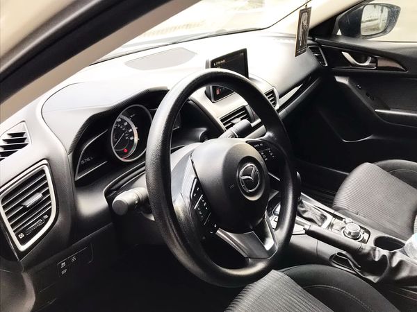 Mazda 3 белая заказать на свадьбу аренда авто мазда в Киеве
