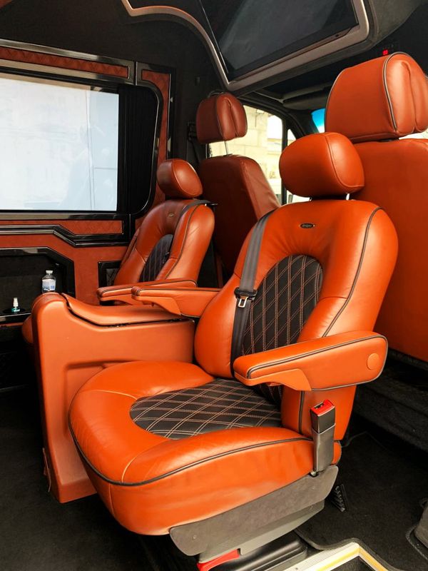 Микроавтобус Mercedes Sprinter черный VIP заказать прокат микроавтобуса бус в аренду на прокат