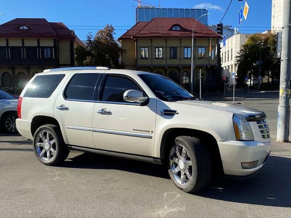 Внедорожник Cadillac Escalade белый аренда авто на свадьбу