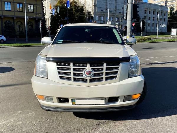 Внедорожник Cadillac Escalade белый аренда авто на свадьбу