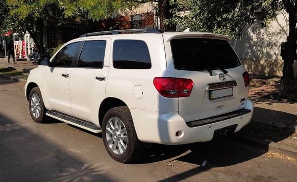 Toyota Sequoia прокат аренда внедорожник белый джип на свадьбу