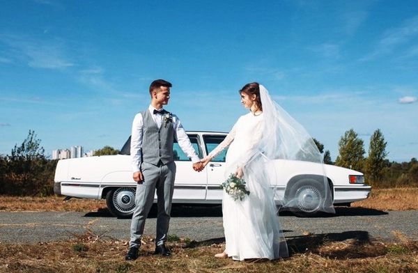 Cadillac Fleetwood белый ретро авто на прокат с водителем на свадьбу