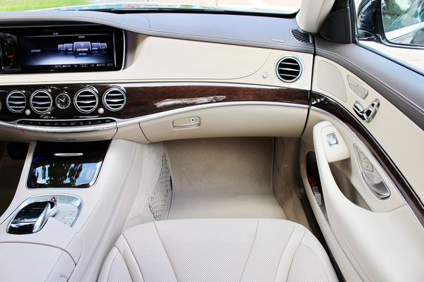 Mercedes W222S500 черный заказать на свадьбу