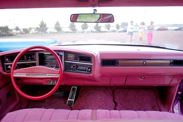 Buick Le sabre прокат аренда ретро кабриолет розовый 