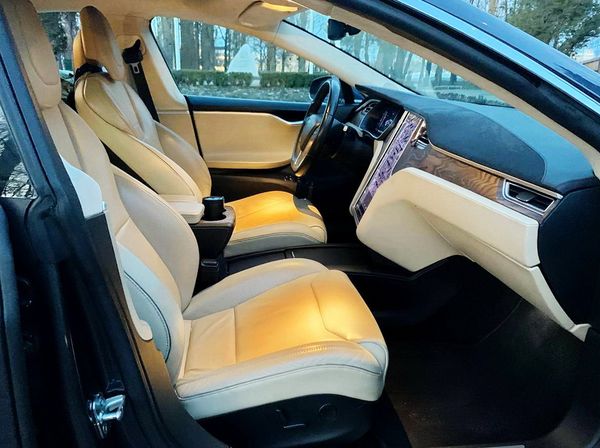 TESLA Model S75D аренда авто на свадьбу трансфер прокат без водителя