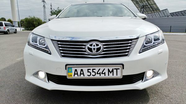 Toyota Camry V50 белая прокат