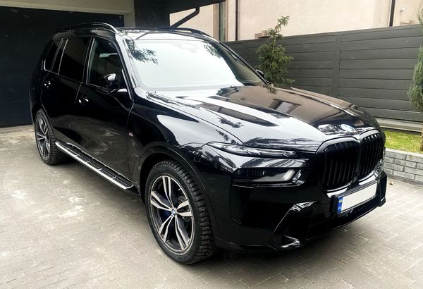 BMW X7 40D 2024 черный аренда прокат джип без водителя