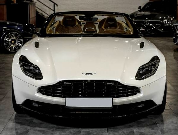 Aston Martin DB 11 Volante прокат спорткар с водителем