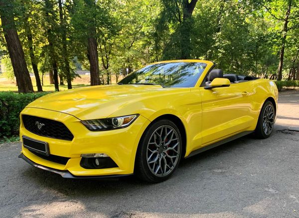 Ford Mustang желтый кабриолет прокат на съемки свадьбу без водителя фотосессию