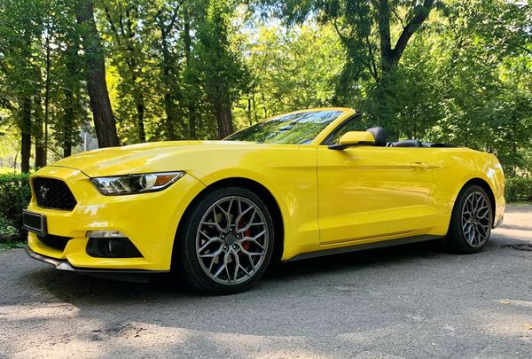 Ford Mustang желтый кабриолет прокат на съемки свадьбу без водителя фотосессию