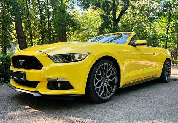 Ford Mustang желтый кабриолет прокат на съемки свадьбу без водителя фотосессию