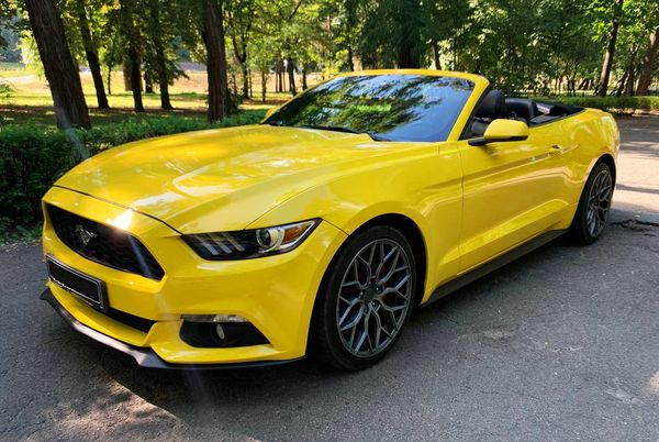 Ford Mustang желтый кабриолет прокат на съемки свадьбу без водителя фотосессию