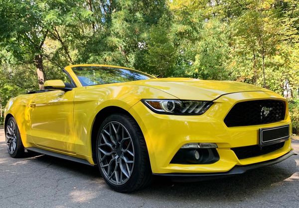 Ford Mustang желтый кабриолет прокат на съемки свадьбу без водителя фотосессию