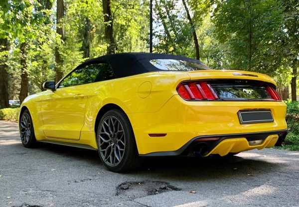 Ford Mustang желтый кабриолет прокат на съемки свадьбу без водителя фотосессию