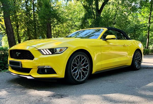 Ford Mustang желтый кабриолет прокат на съемки свадьбу без водителя фотосессию