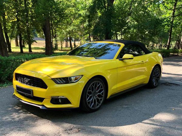 Ford Mustang желтый кабриолет прокат на съемки свадьбу без водителя фотосессию