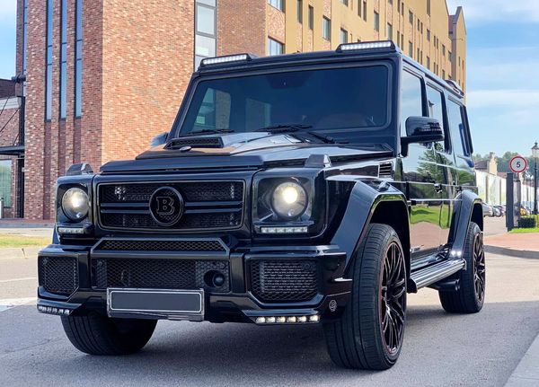 Внедорожник Mercedes Benz G63 Brabus оригинал аренда прокат без водителя с водителем