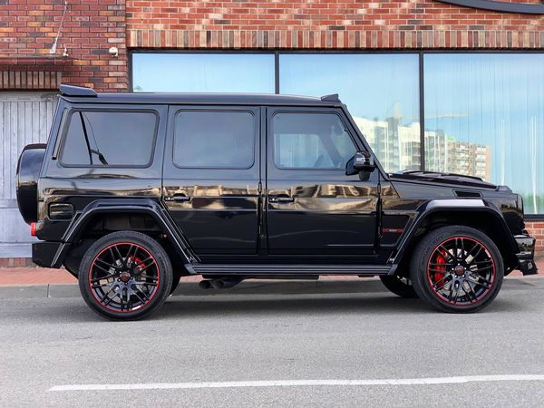 Внедорожник Mercedes Benz G63 Brabus оригинал аренда прокат без водителя с водителем