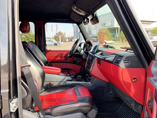 Внедорожник Mercedes Benz G63 Brabus оригинал аренда прокат без водителя с водителем