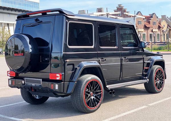 Внедорожник Mercedes Benz G63 Brabus оригинал аренда прокат без водителя с водителем