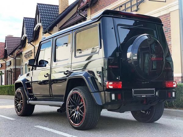 Внедорожник Mercedes Benz G63 Brabus оригинал аренда прокат без водителя с водителем