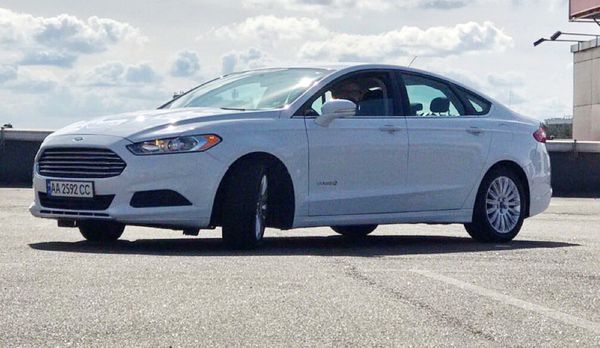 Ford Fusion 2015 белый арендовать в киеве