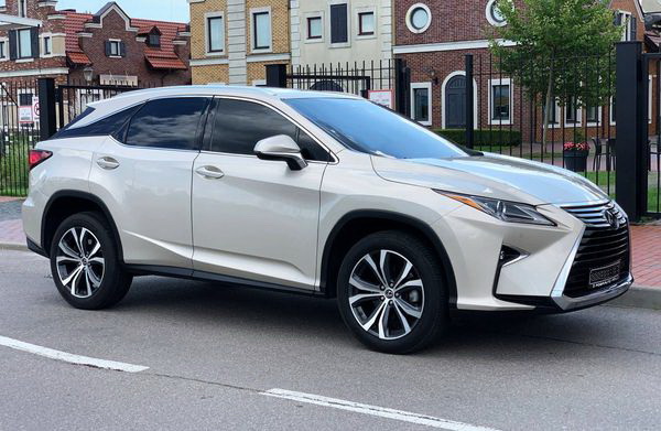 Внедорожник Lexus RX350 аренда прокат без водителя