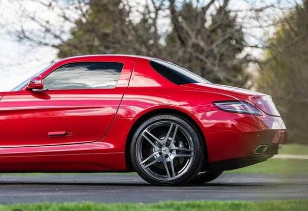 Mercedes Benz SLS AMG красный прокат аренда спорткара мерседес