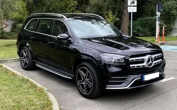 Внедорожник Mercedes GLS 63 аренда новый джип с водителем на свадьбу