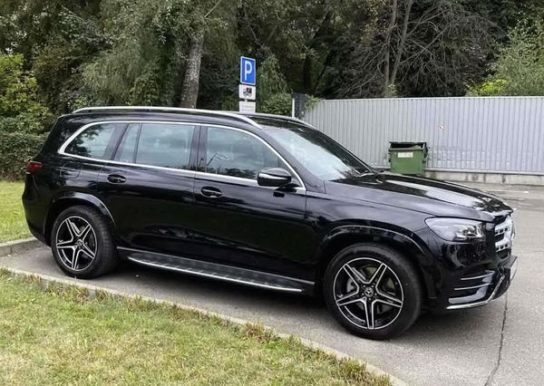 Внедорожник Mercedes GLS 63 аренда новый джип с водителем на свадьбу