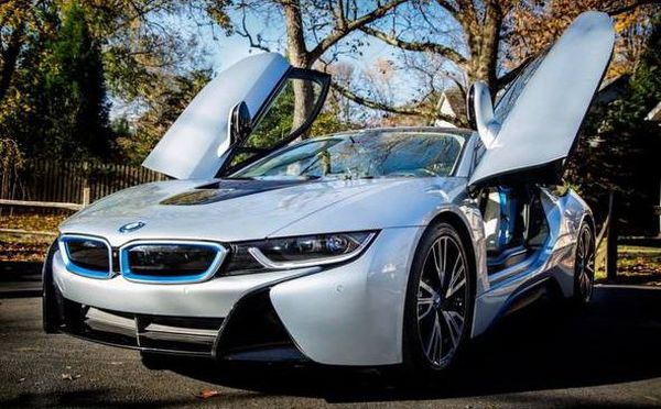 Спорткар BMW I8 2017 аренда спорткара на съемки фотосессию с водителем