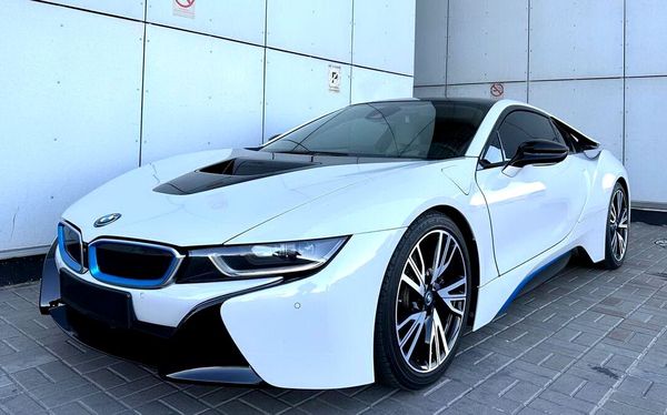 Прокат BMW I8 спорткар без водителя с водителем на фото съемки видео