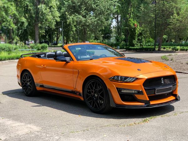 Ford Mustang GT оранжевый кабриолет прокат аренда с водителем без водителя