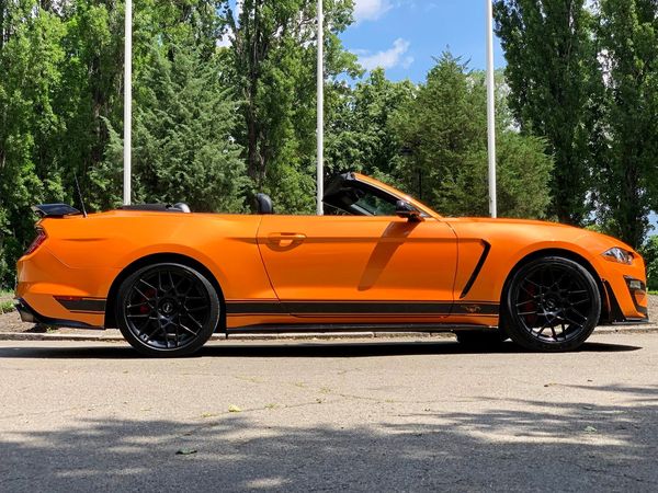 Ford Mustang GT оранжевый кабриолет прокат аренда с водителем без водителя