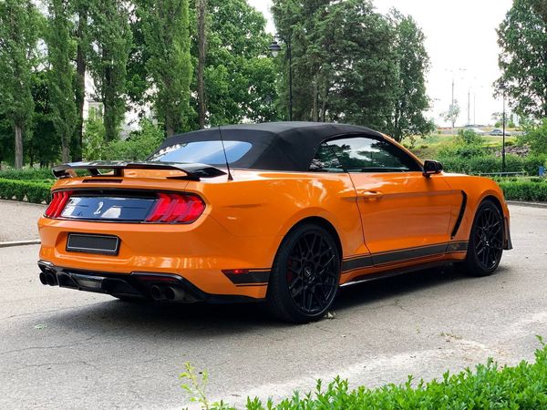 Ford Mustang GT оранжевый кабриолет прокат аренда с водителем без водителя