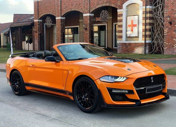 Ford Mustang GT оранжевый кабриолет прокат аренда с водителем без водителя