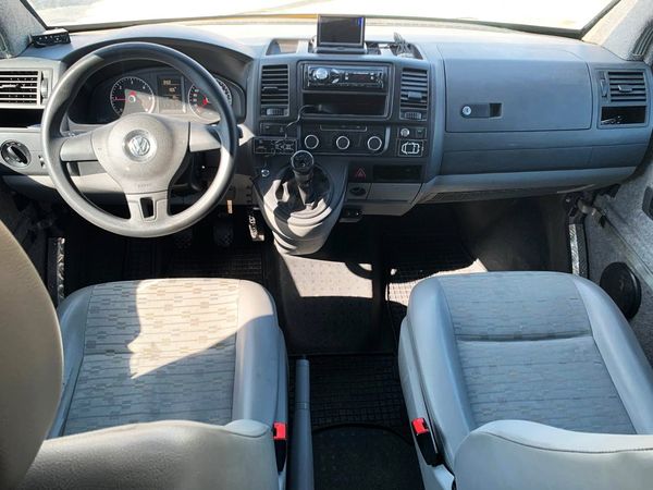 Volkswagen T6 белый бронированный прокат аренда в Киев с водителем без водителя