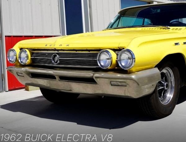 Buick Electra 1962 желтый ретро кабриолет на свадьбу съемки