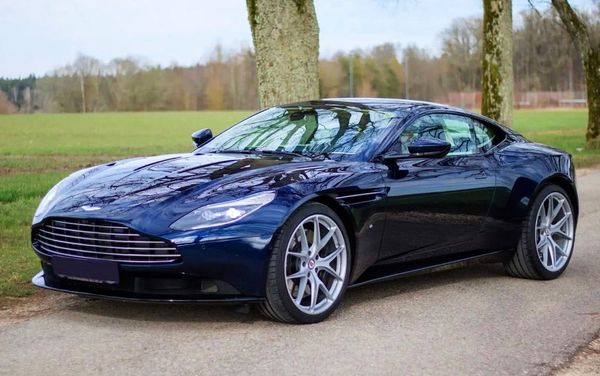 Aston Martin DB 11 Coupe прокат аренда спорткар с водителем