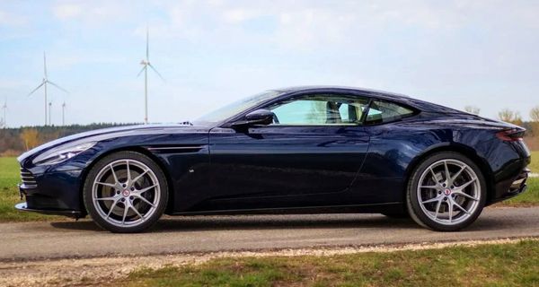Aston Martin DB 11 Coupe прокат аренда спорткар с водителем