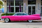 Ретро авто розовый Cadillac Coupe Deville аренда прокат на свадьбу съемки код 429