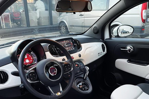 Седан Fiat F500 белый аренда прокат без водителя