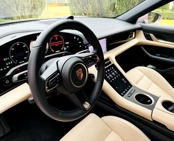 Спорткар Porsche Taycan 4S фиолетовый прокат аренда тест драйв 