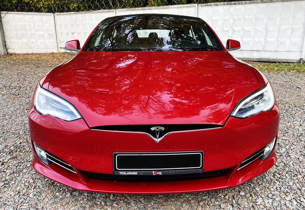 Электрокар Tesla Model S прокат без водителя аренда с водителем авто на свадьбу съемки